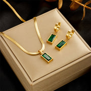 Style Unique Design Blade Chain Luxury Emerald Zircon Pendant